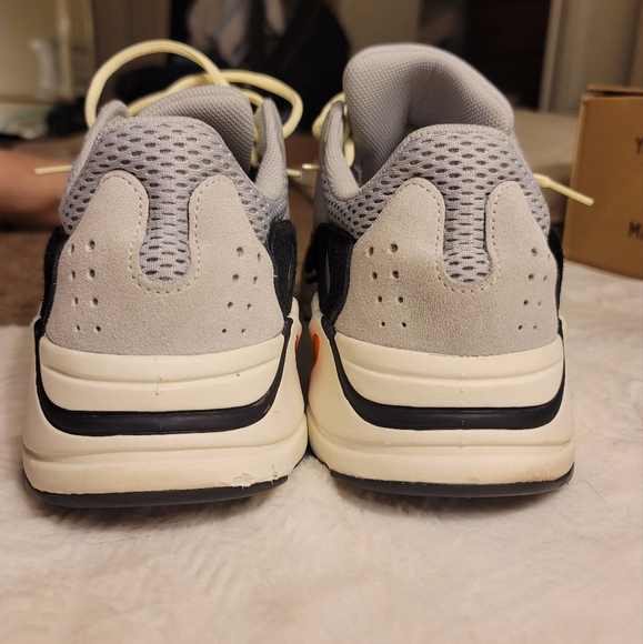 ADIDAS YEEZY 700 WAVERUNNER, size 11 - Picture 5 of 9